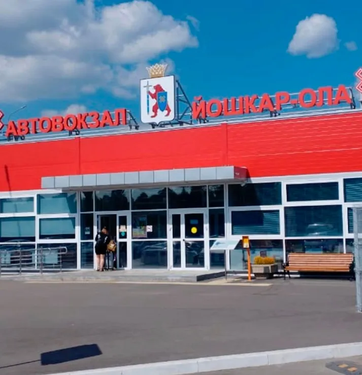 Loyiha fotosurati: Avtovokzal, Yoshkar-Ola shahri — transport tuguni uchun terrazzo pollar